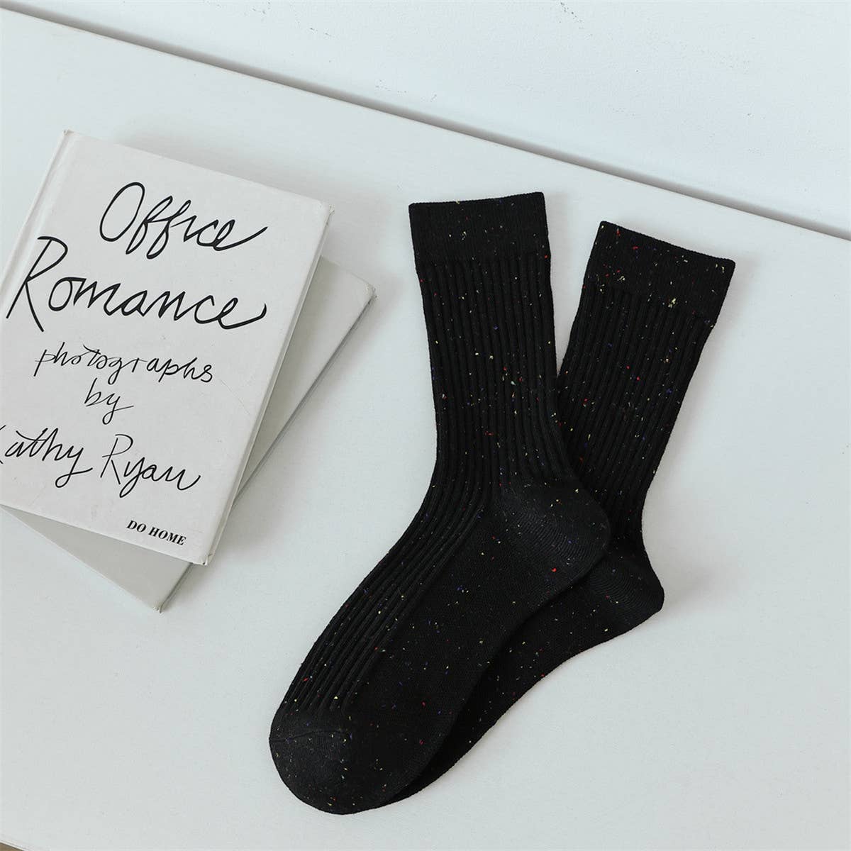 WOMEN AUTUMN AND WINTER MID-LENGTH SOCKS