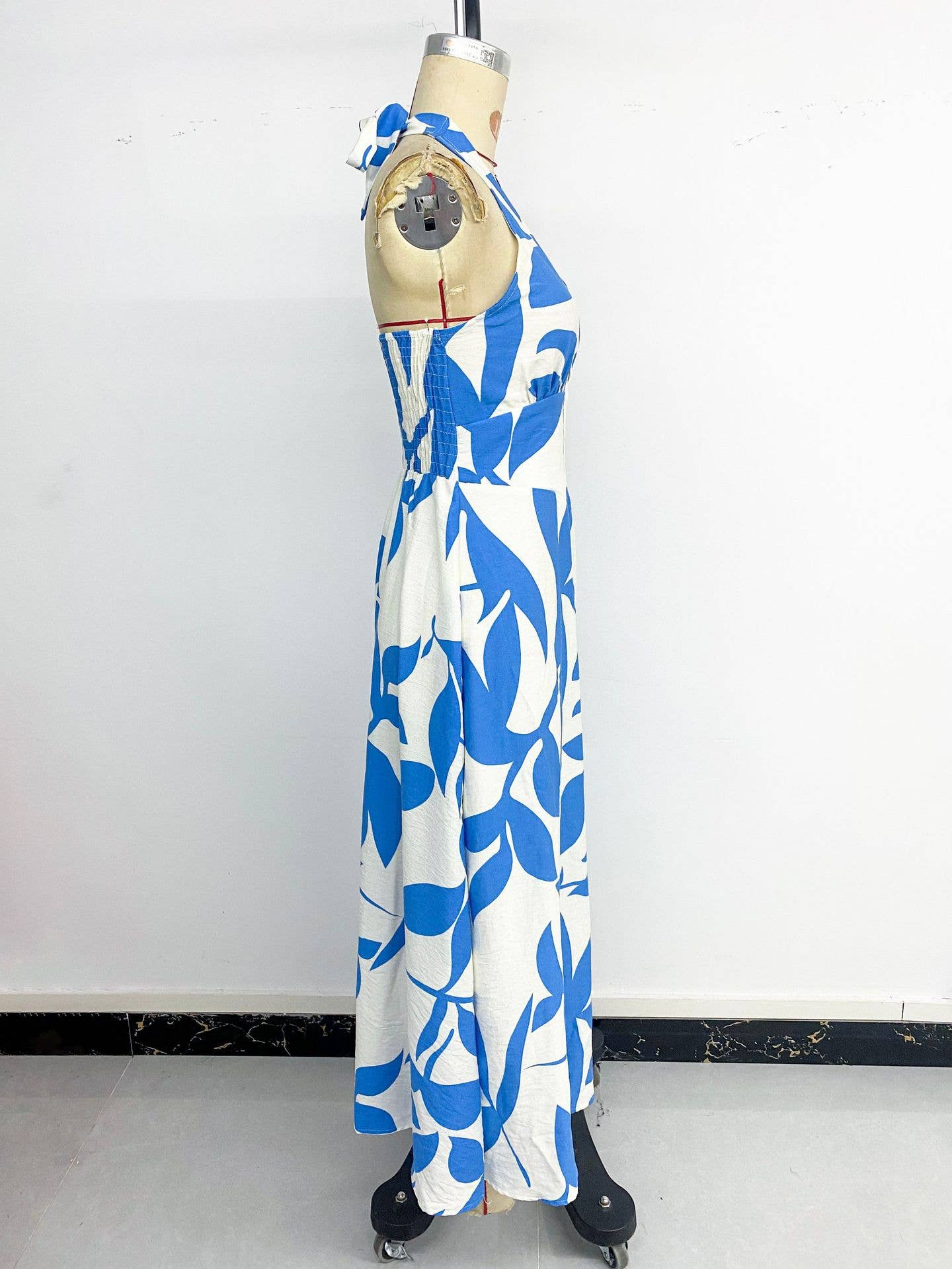 Plant print vacation-style halter-neck dress