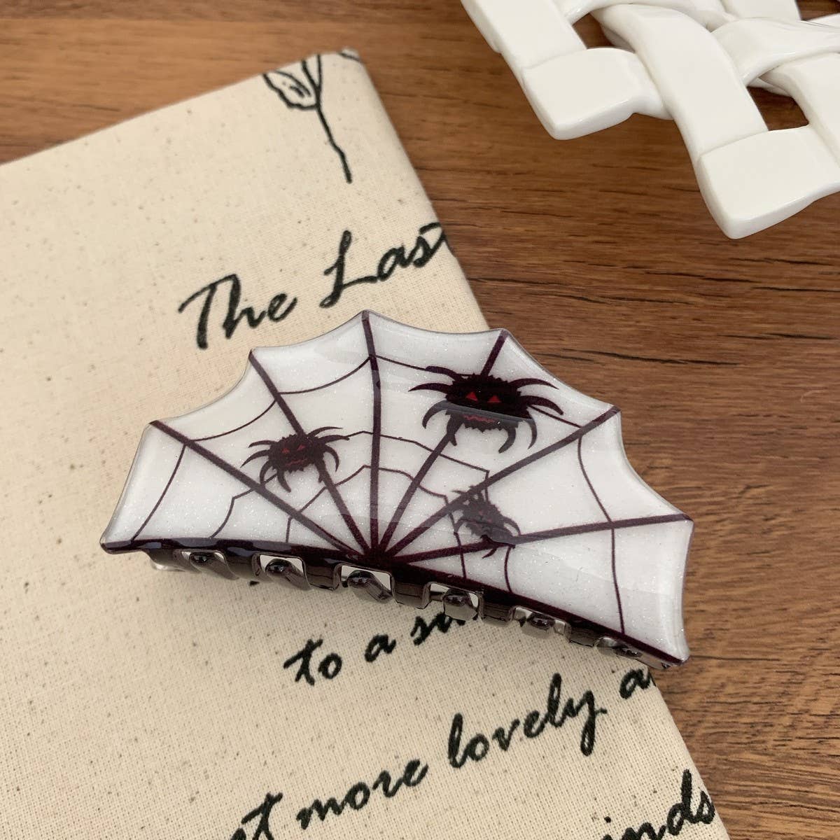 CWAHA07710_HALLOWEEN SPIDER HEART PUMPKIN CLAW CLIP