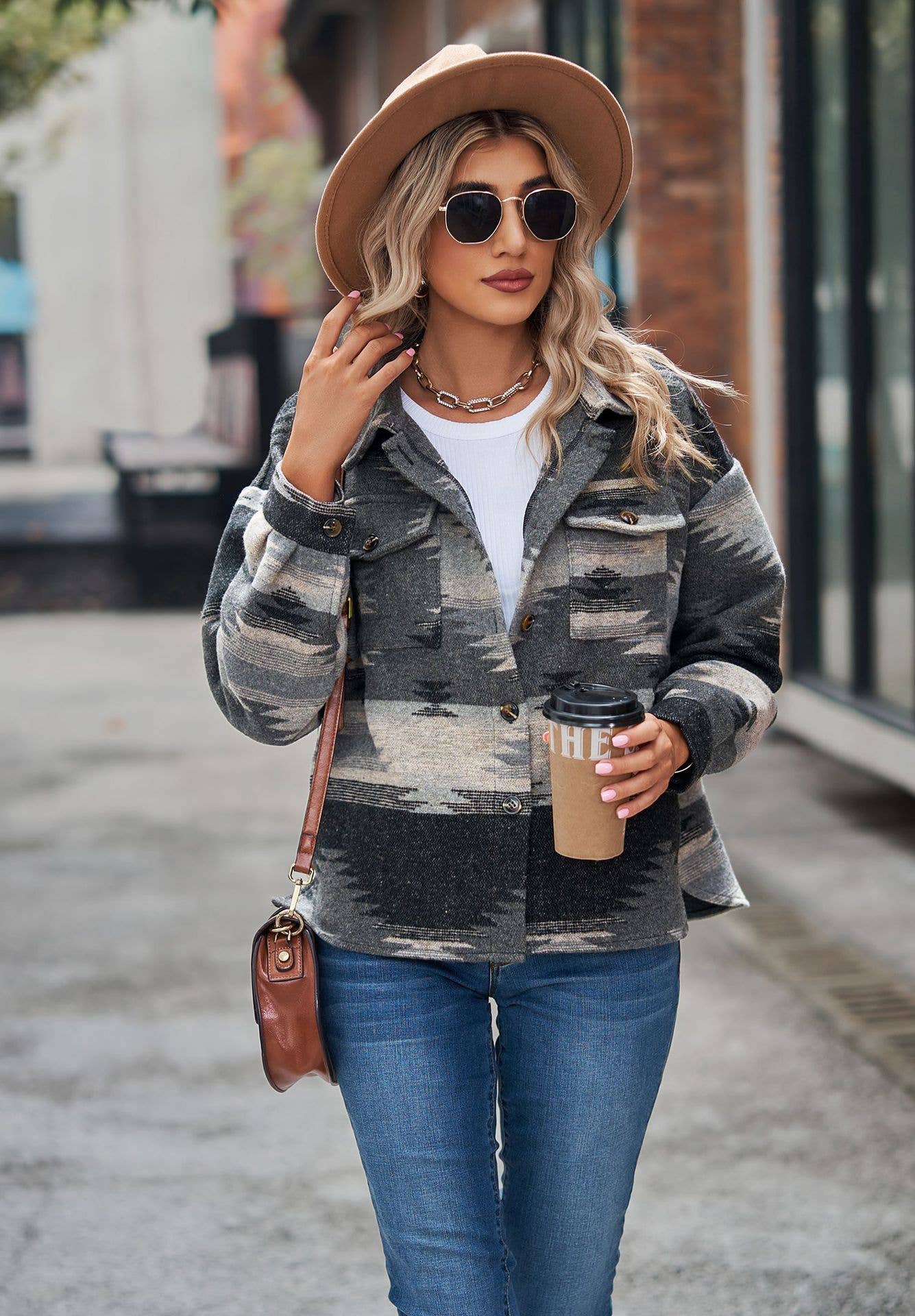 SHORT LAPEL POCKET BUTTON COAT