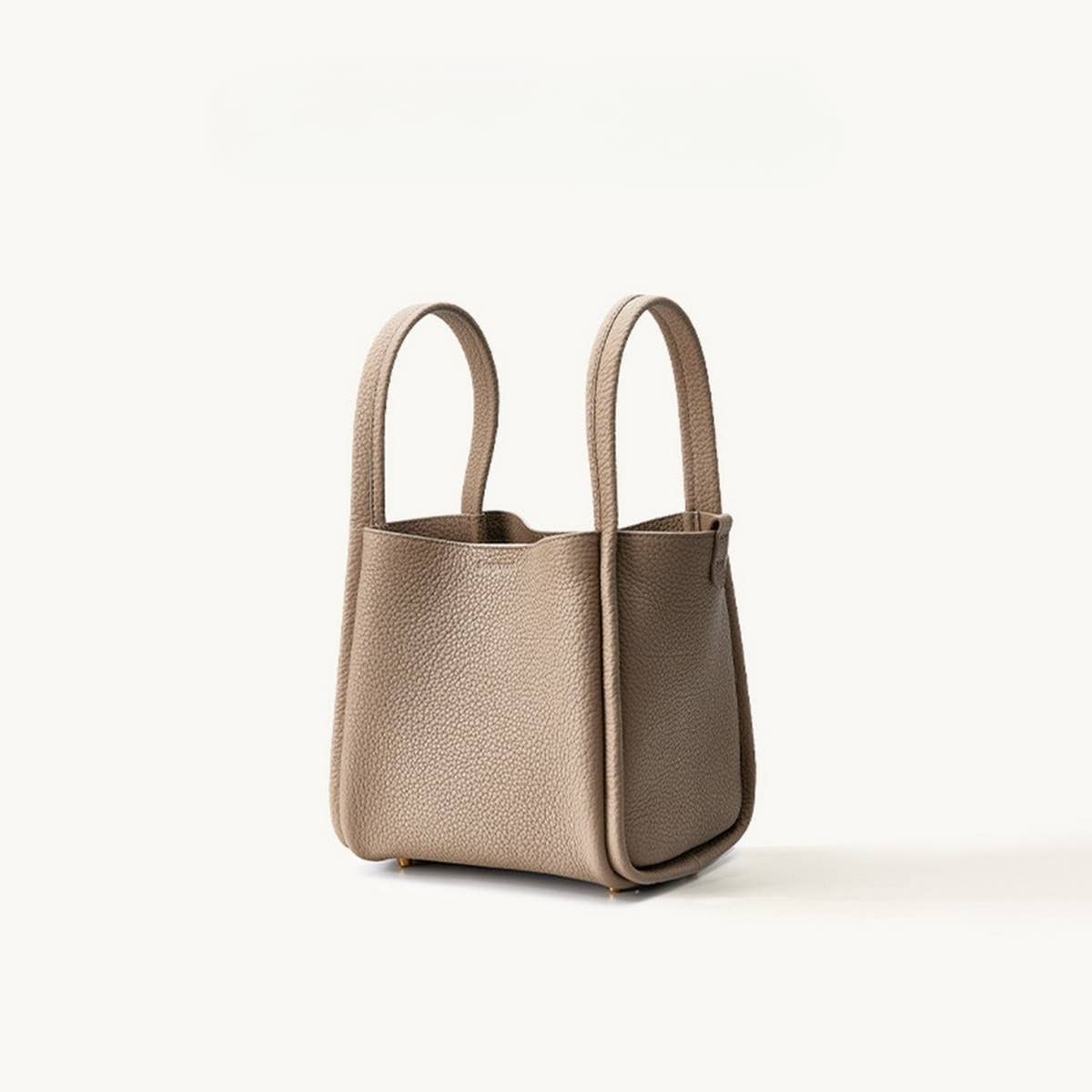 Medium Leather Bucket Tote ? Basket Style Bag_CWAB5335