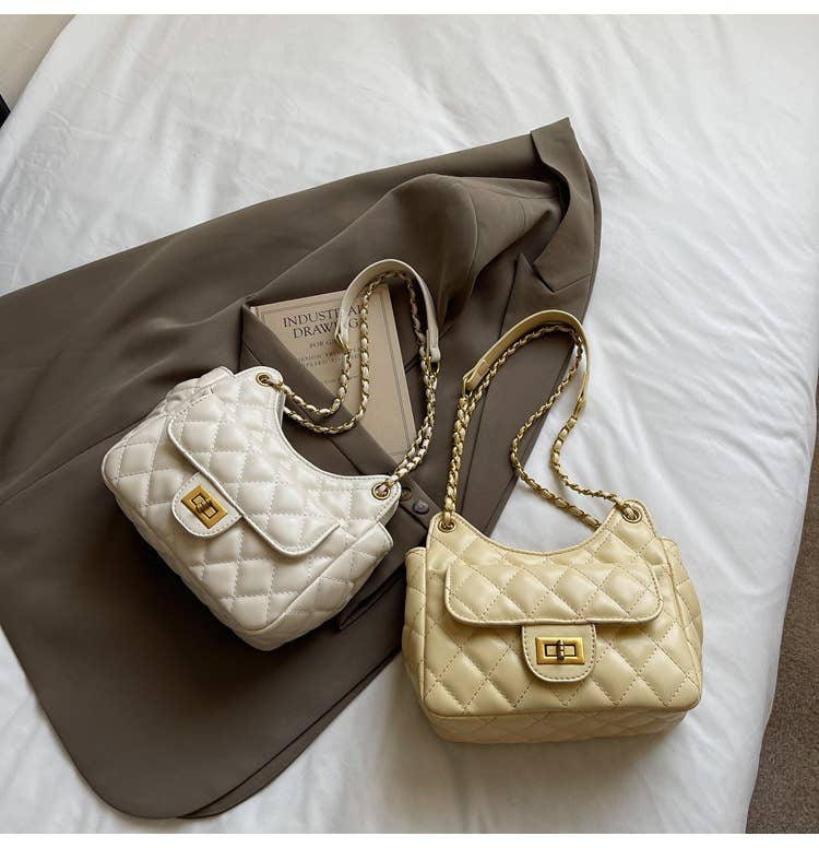 Diamond-shaped chain underarm bag