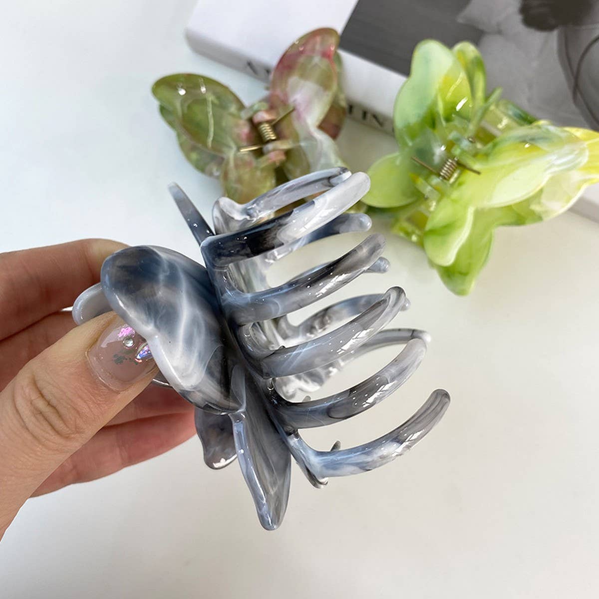 HIGH-GRADE INK BUTTERFLY HAIRPIN