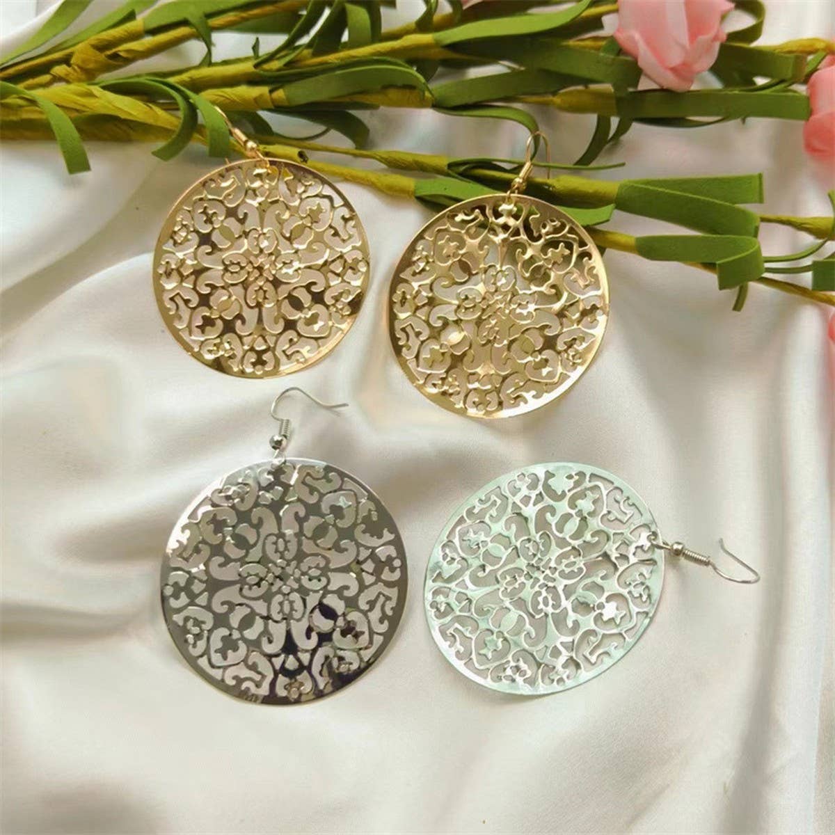 EUROPEAN AND AMERICAN HOLLOW FLOWER EARRINGS_CWAJE2005