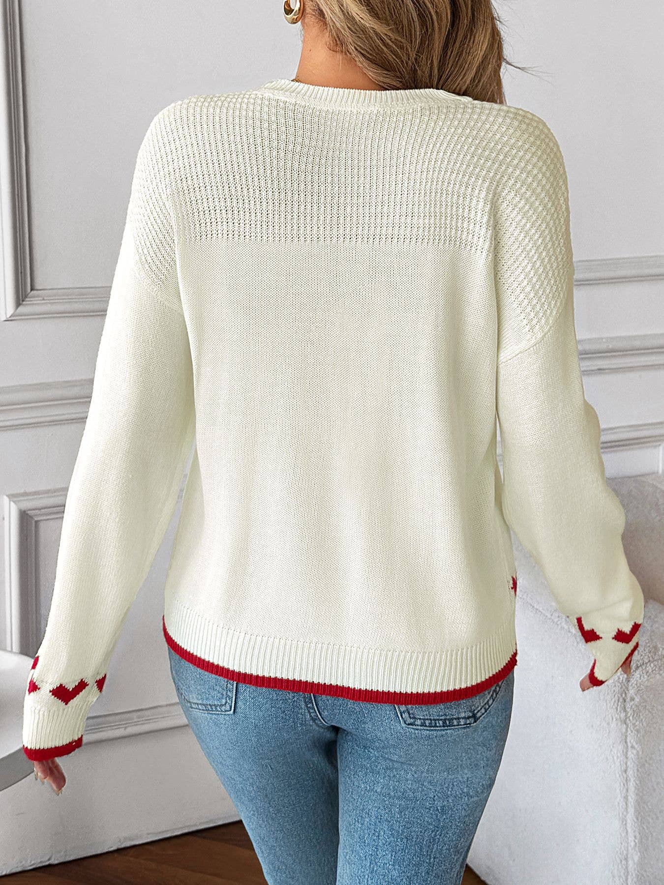 Round-neck heart-shaped jacquard sweater