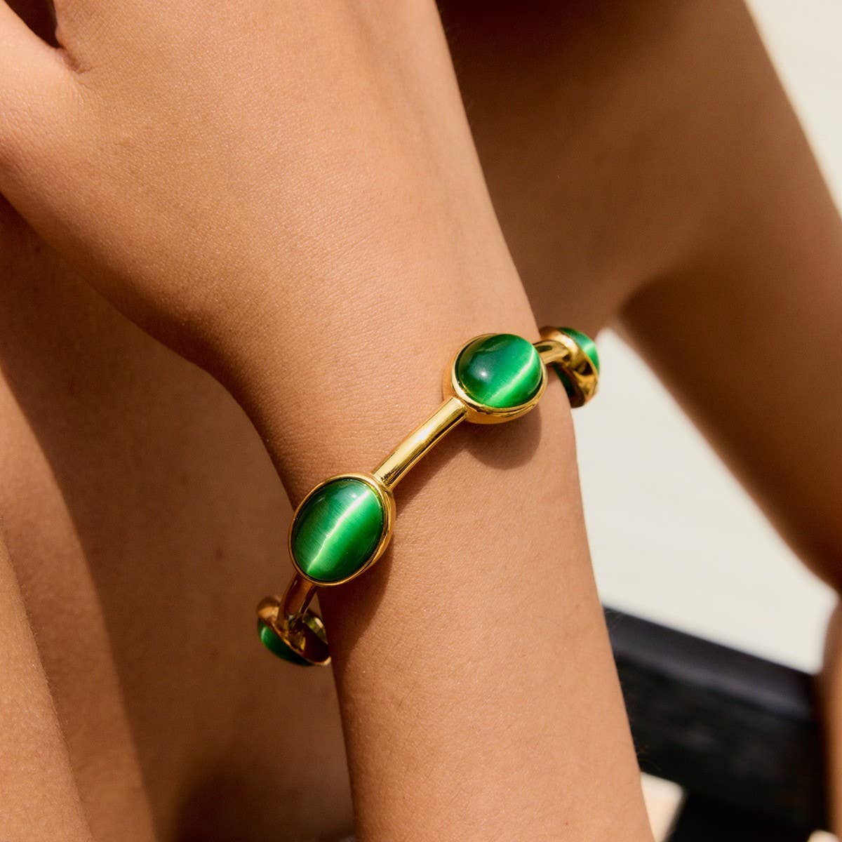 Luxury 18K Gold Green Oval Natural Stone Cuff