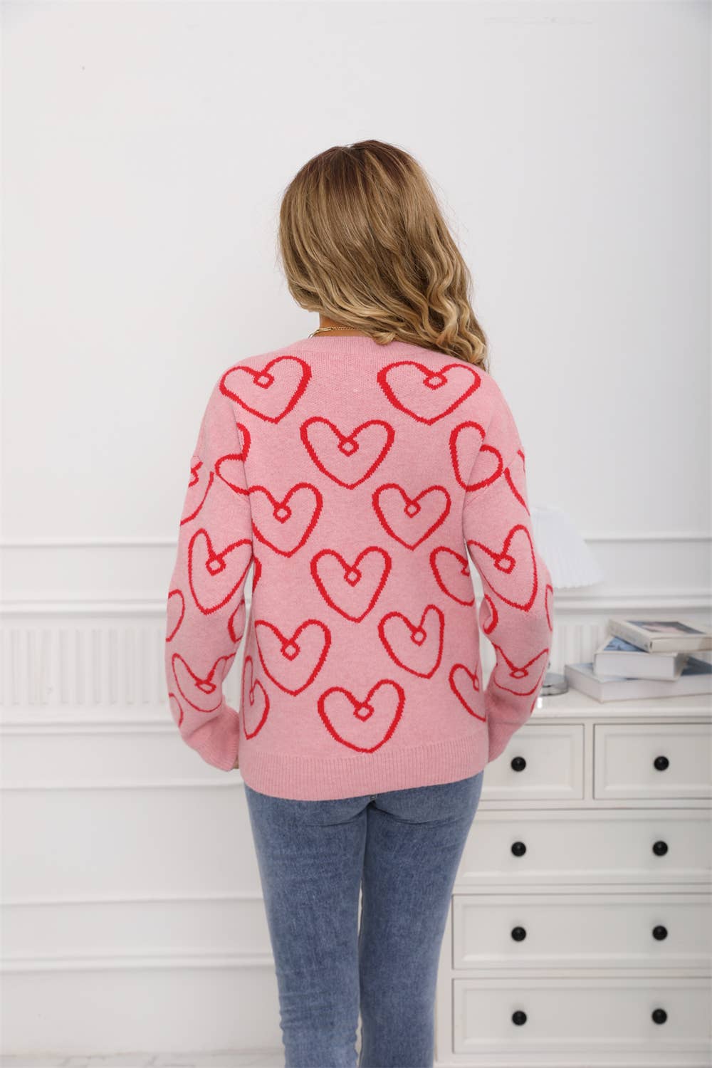 Round-neck heart-shaped color-blocking sweater
