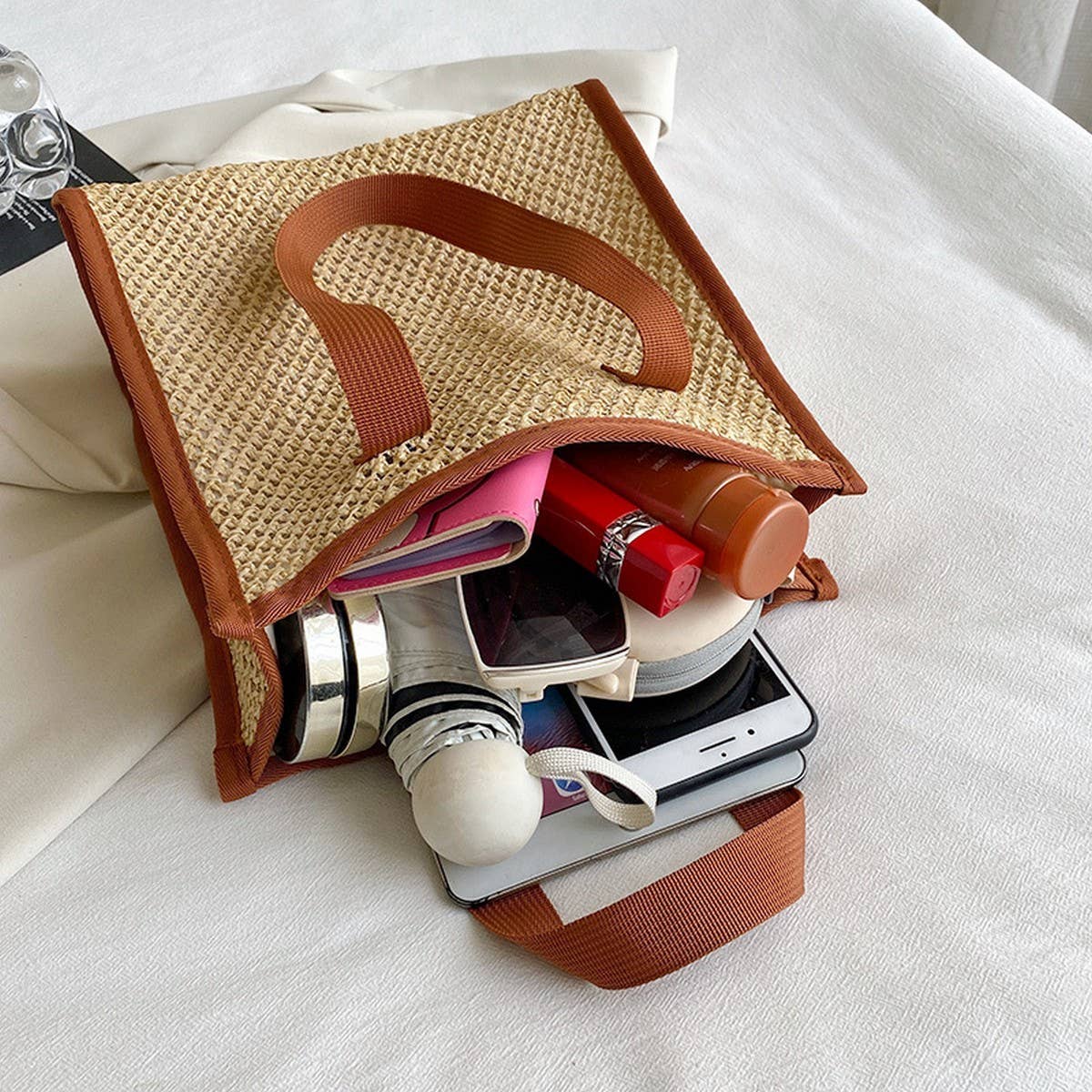 NEW STRAW SIMPLE HAND-HELD BROWN COSMETIC BAG_CWAB4453