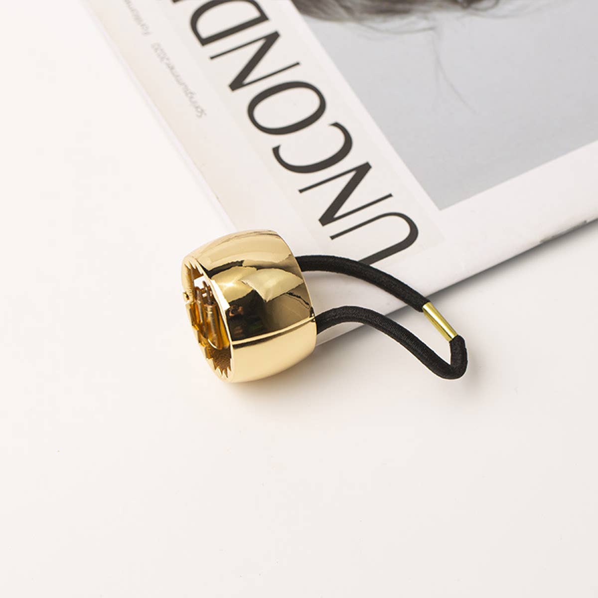 SIMPLE AND STYLISH COMMUTING HAIR SCRUNCHIES