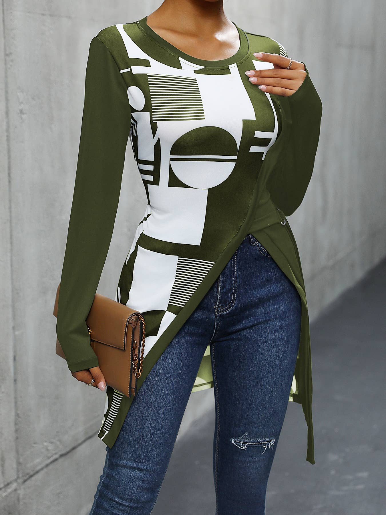 ELEGANT GEOMETRIC PRINT MEDIUM LENGTH SLIT TSHIRT