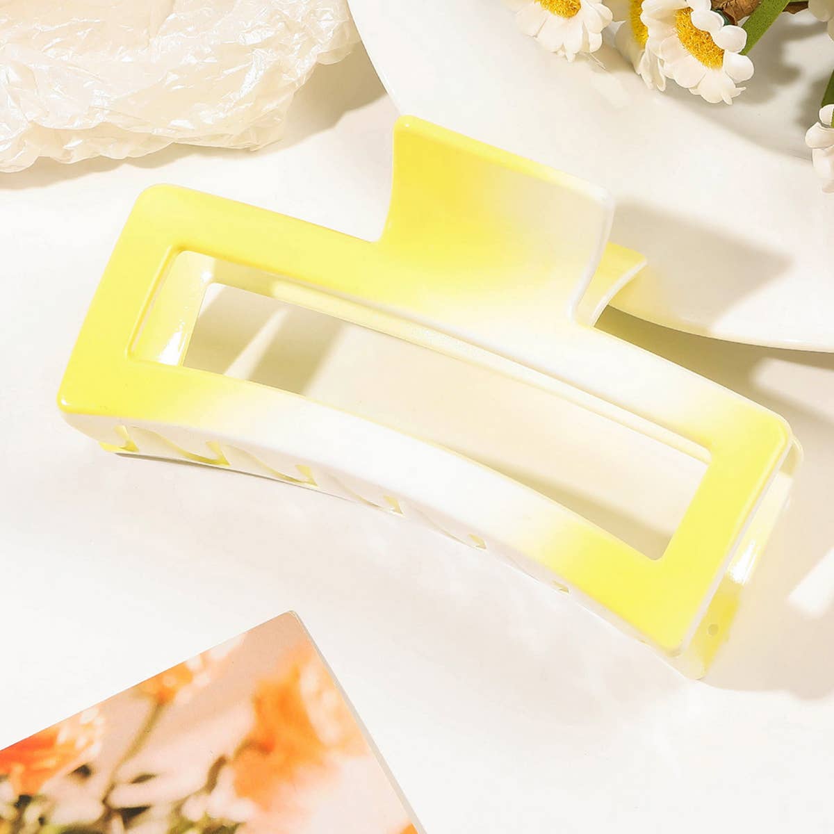 Gradient Cream Hair Claw XL Ponytail Shark Clip_CWAHA1645