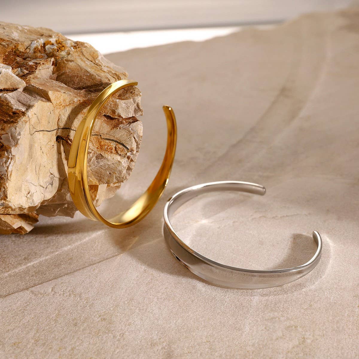 18K Gold Concave & Polished Open Cuff Bracelet_CWAJE4798