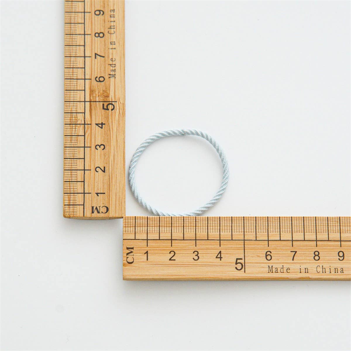 A BOX OF 50 SIMPLE AND DURABLE HAIR TIES_CWAHA1128
