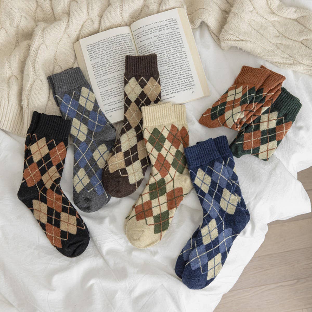 DIAMOND CHECK WARM RETRO MID-CALF SOCKS
