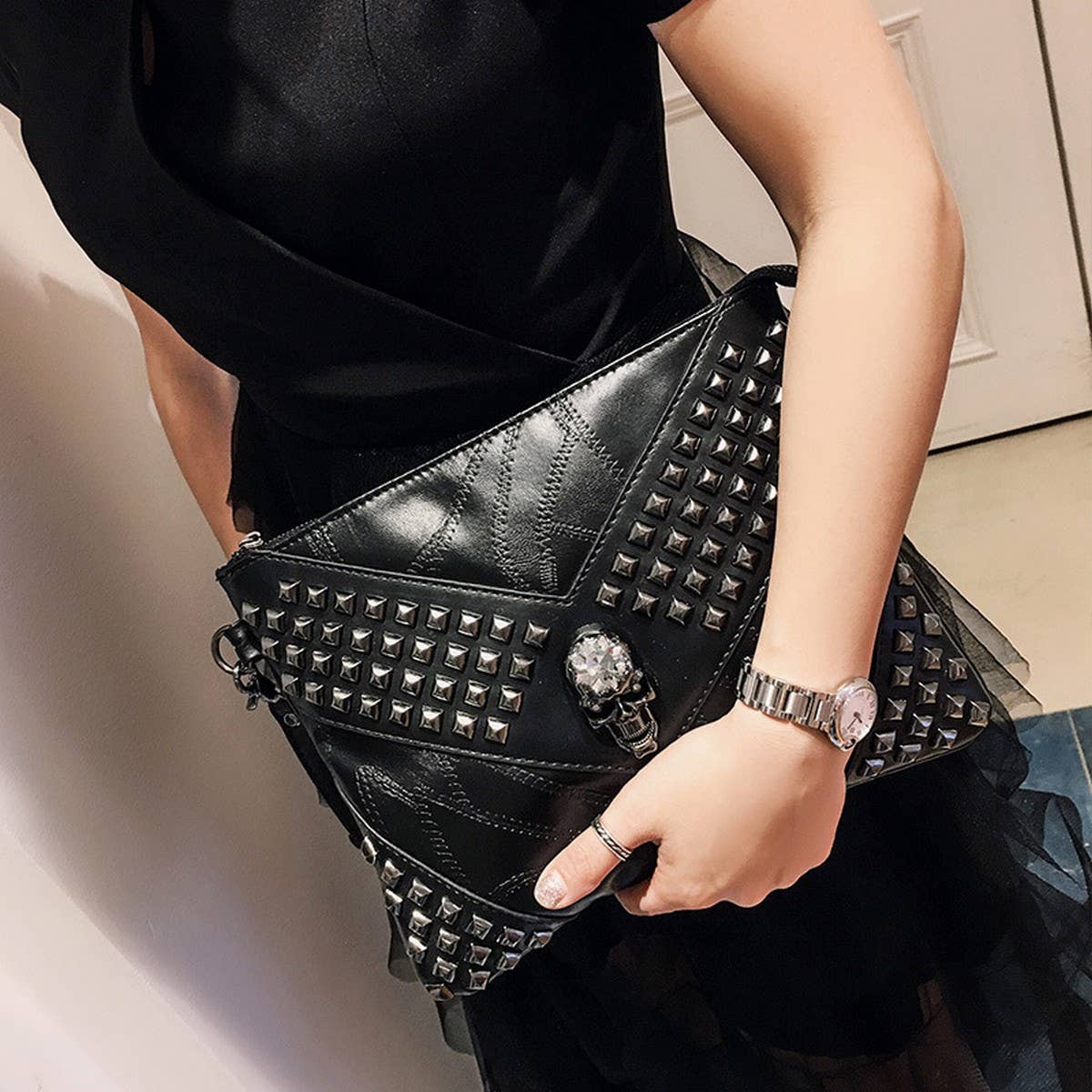 SKULL RIVET LARGE CAPACITY CLIP BAG CLUTCH BAG_CWAB1470