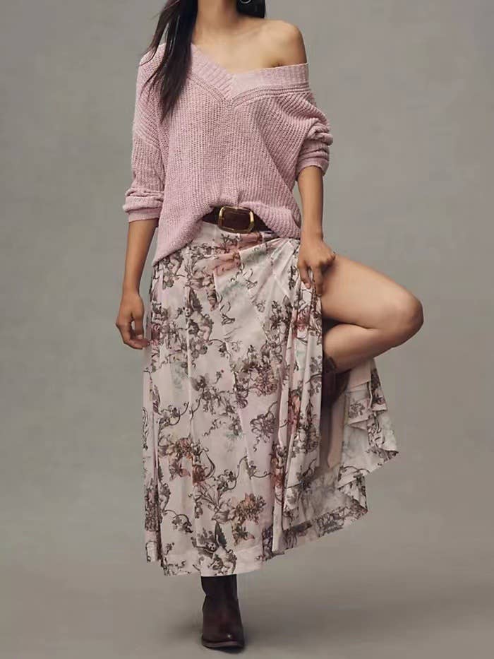 Laid-back long-sleeved V-neck knitted sweater