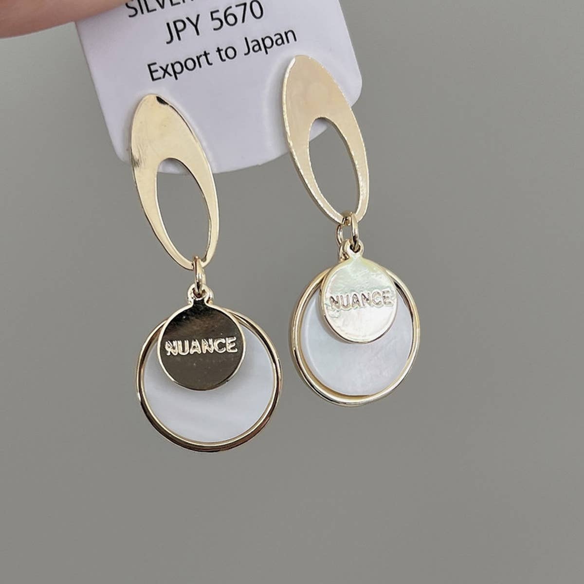 LIGHT LUXURY ROUND SHELL EARRINGS