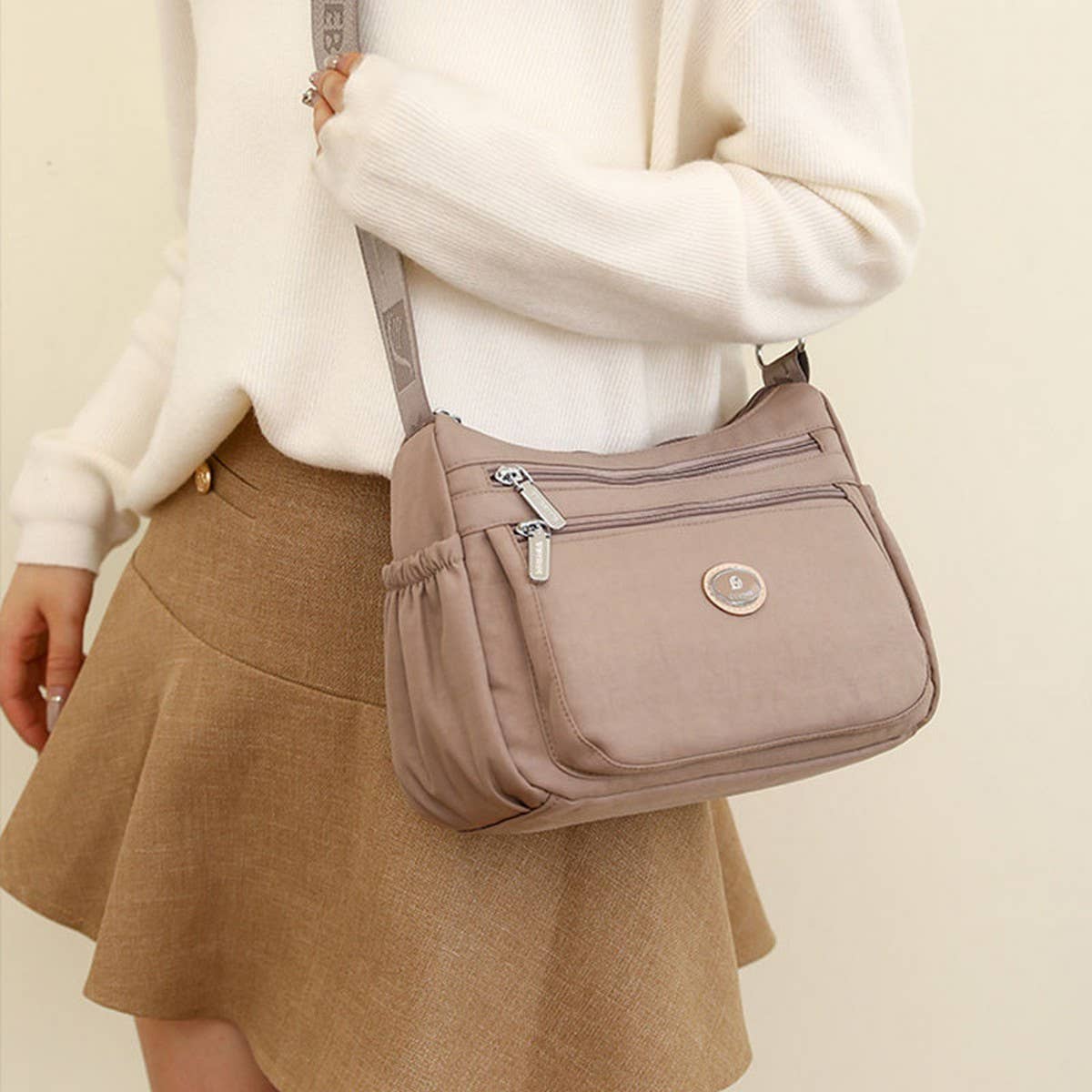 LARGE CAPACITY SIMPLE NYLON SHOULDER MESSENGER BAG_CWAB3521