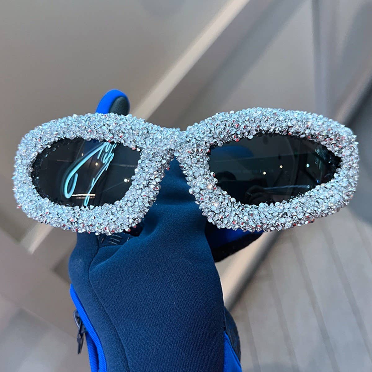 SPORTY CAT-EYE DIAMOND SUNGLASSES_CWASG0803