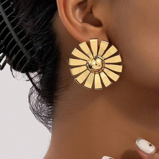 PERSONALIZED DAISY SHAPED ROUND EARRINGS_CWAJE1889
