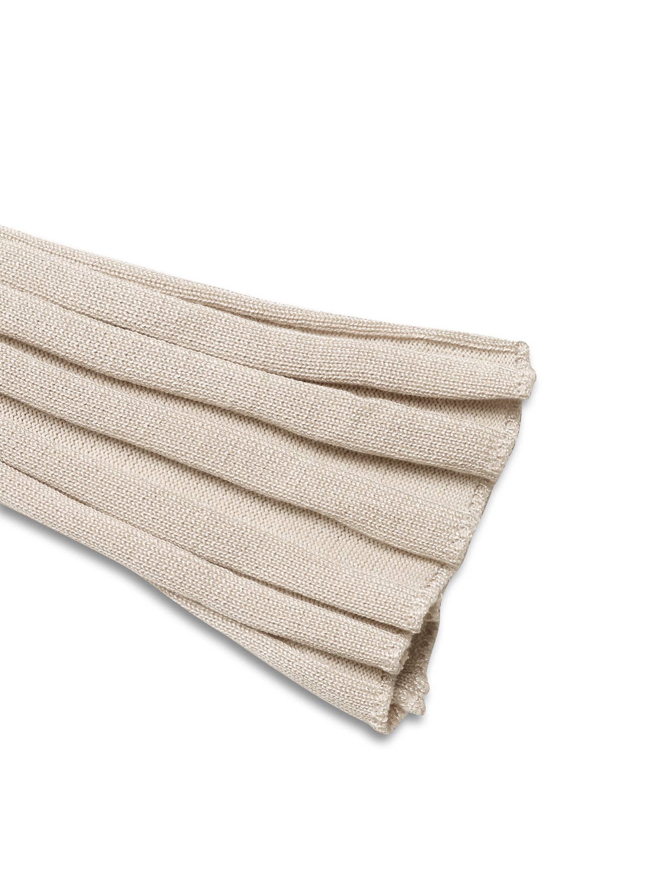 Elegant and stylish long-sleeved knitted dress