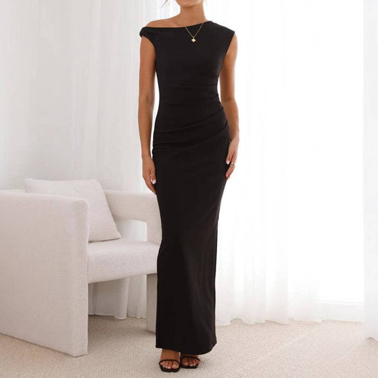 Sleeveless sheath dress with slit pleat back