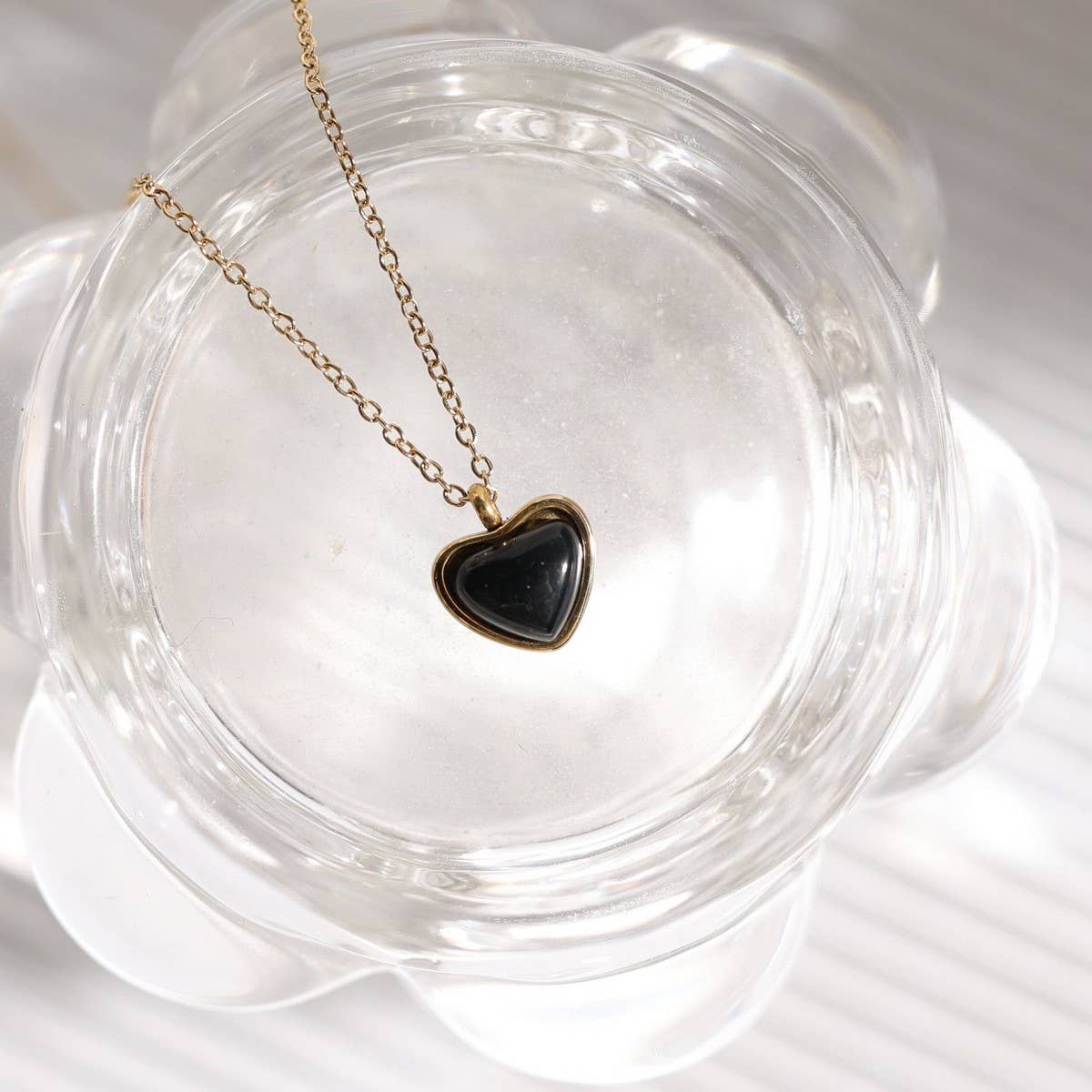 NATURAL STONE RED HEART-SHAPED PENDANT NECKLACE