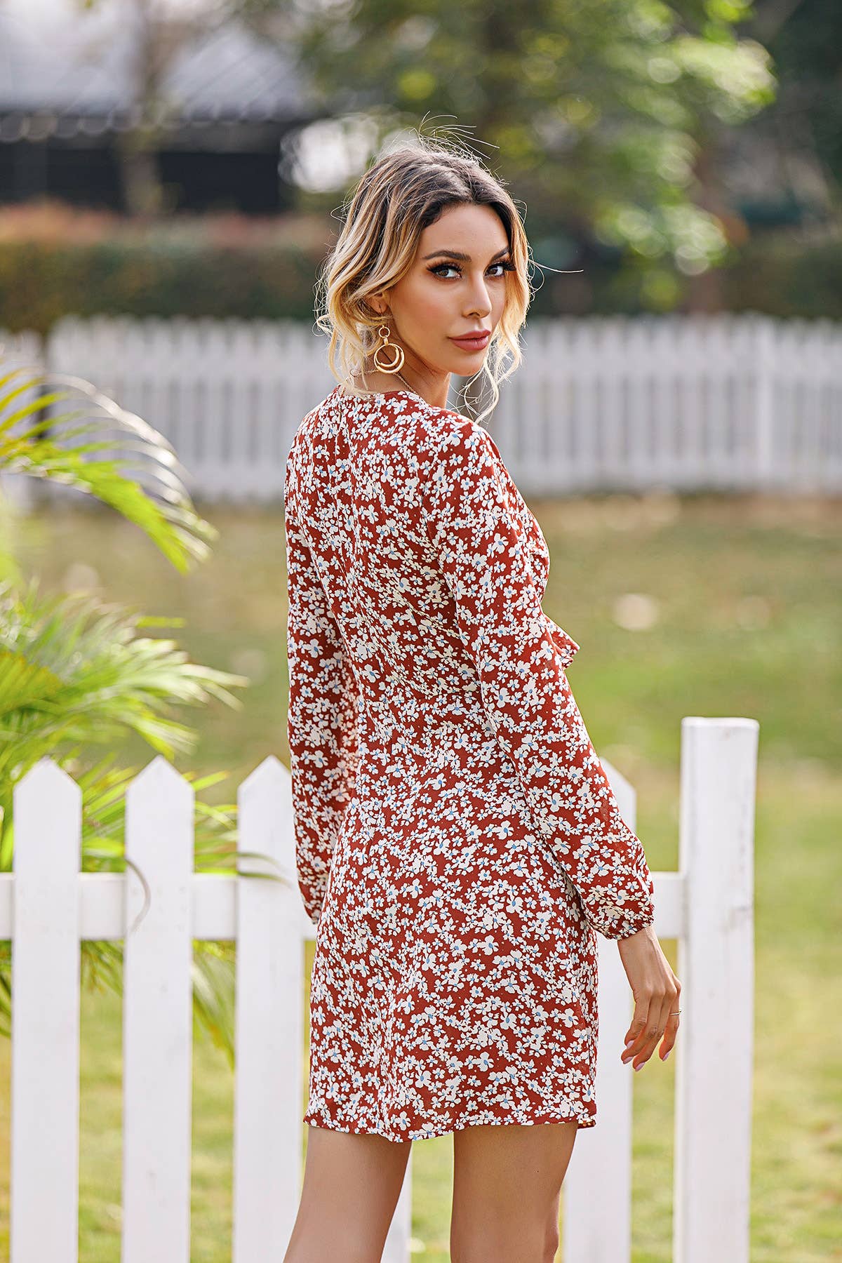 V-NECK WAIST FLORAL LONG-SLEEVED SHORT DRESS