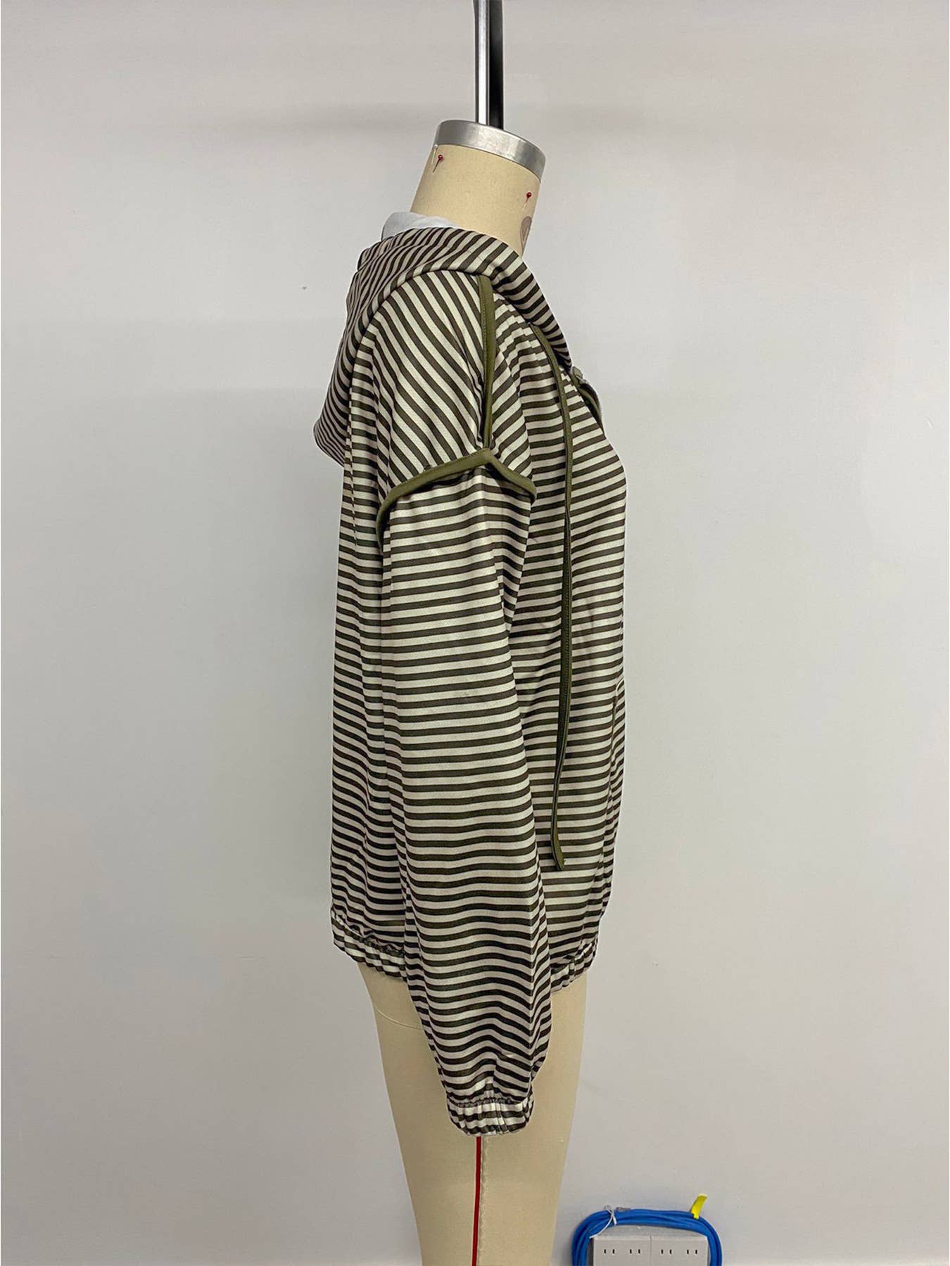 Laid-back striped casual hooded sweatshirt