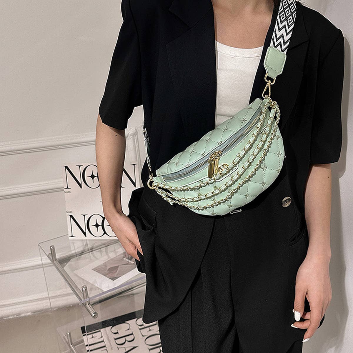 DIAMOND ZIPPER CASUAL CHEST BAG_CWAB2080