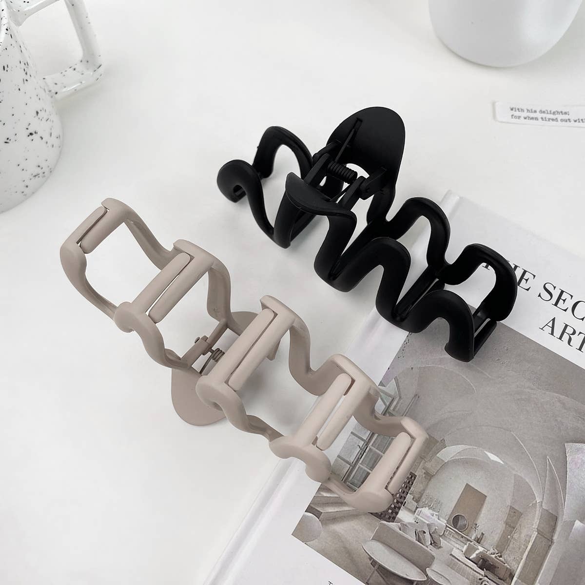 Rad extra-large shark clip fashionable grab clip