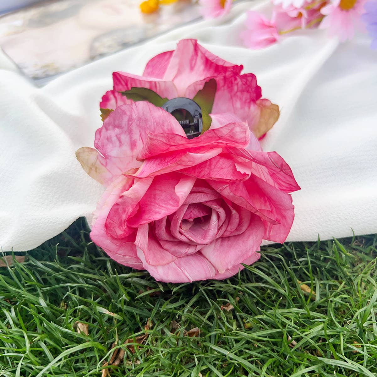 Dopamine fresh plastic rose clip-on hair clips