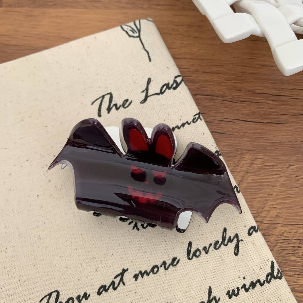 CWAHA07710_HALLOWEEN SPIDER HEART PUMPKIN CLAW CLIP