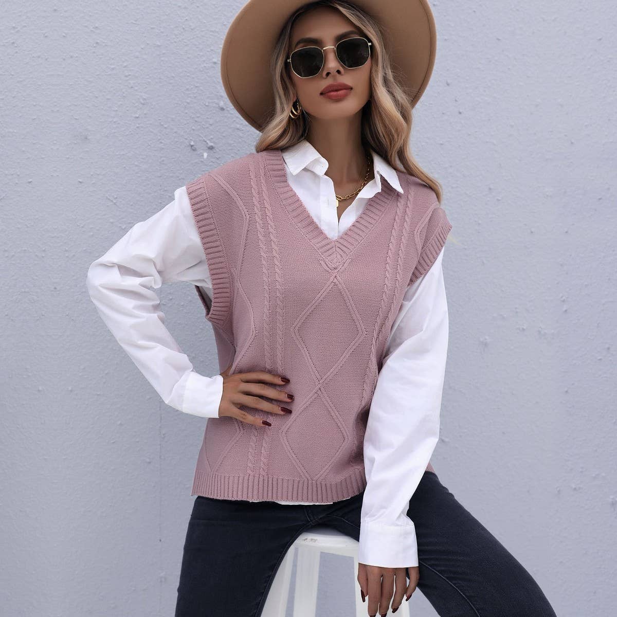 Knit pullover V-neck twist vest