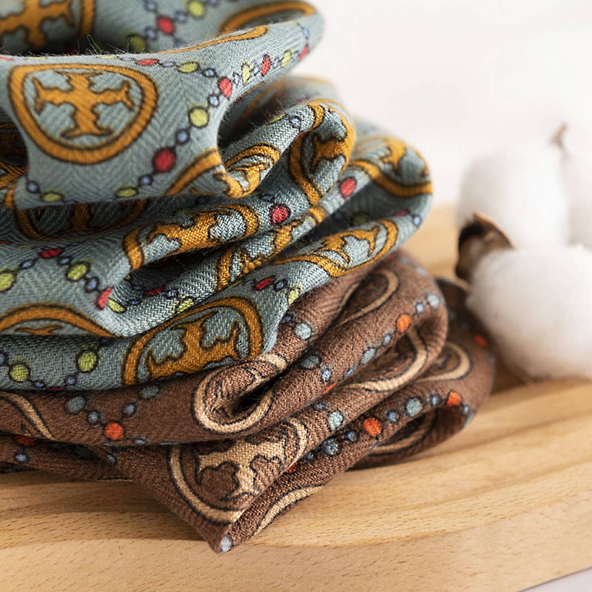 RETRO FASHION PRINTED SQUARE SCARF_CWASC0509