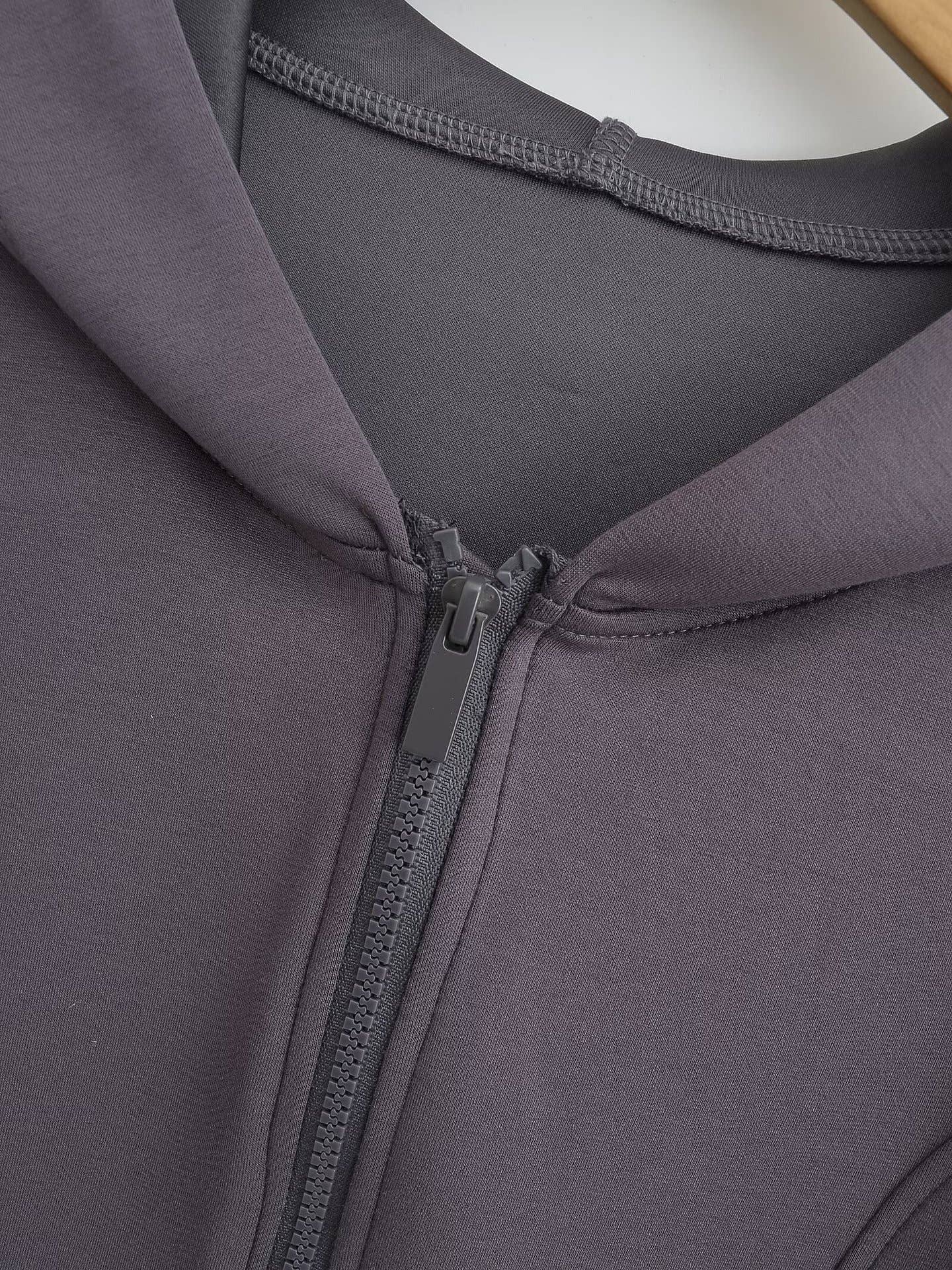 Hooded long-sleeved fitted hoodie jacket