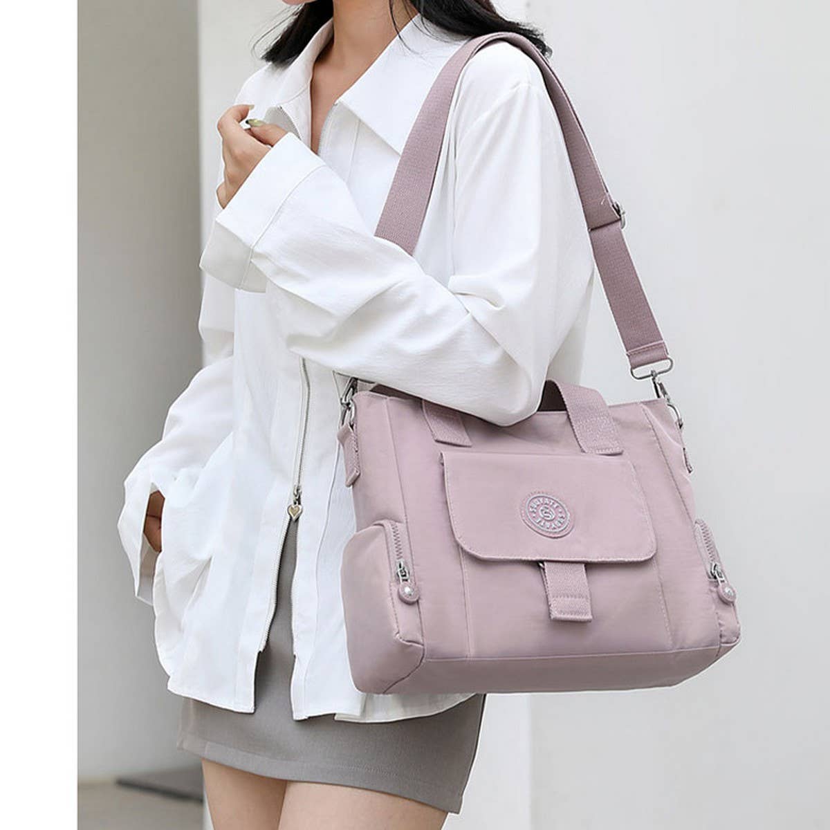 SIMPLE LARGE CAPACITY NYLON SHOULDER BAG_CWASC1787