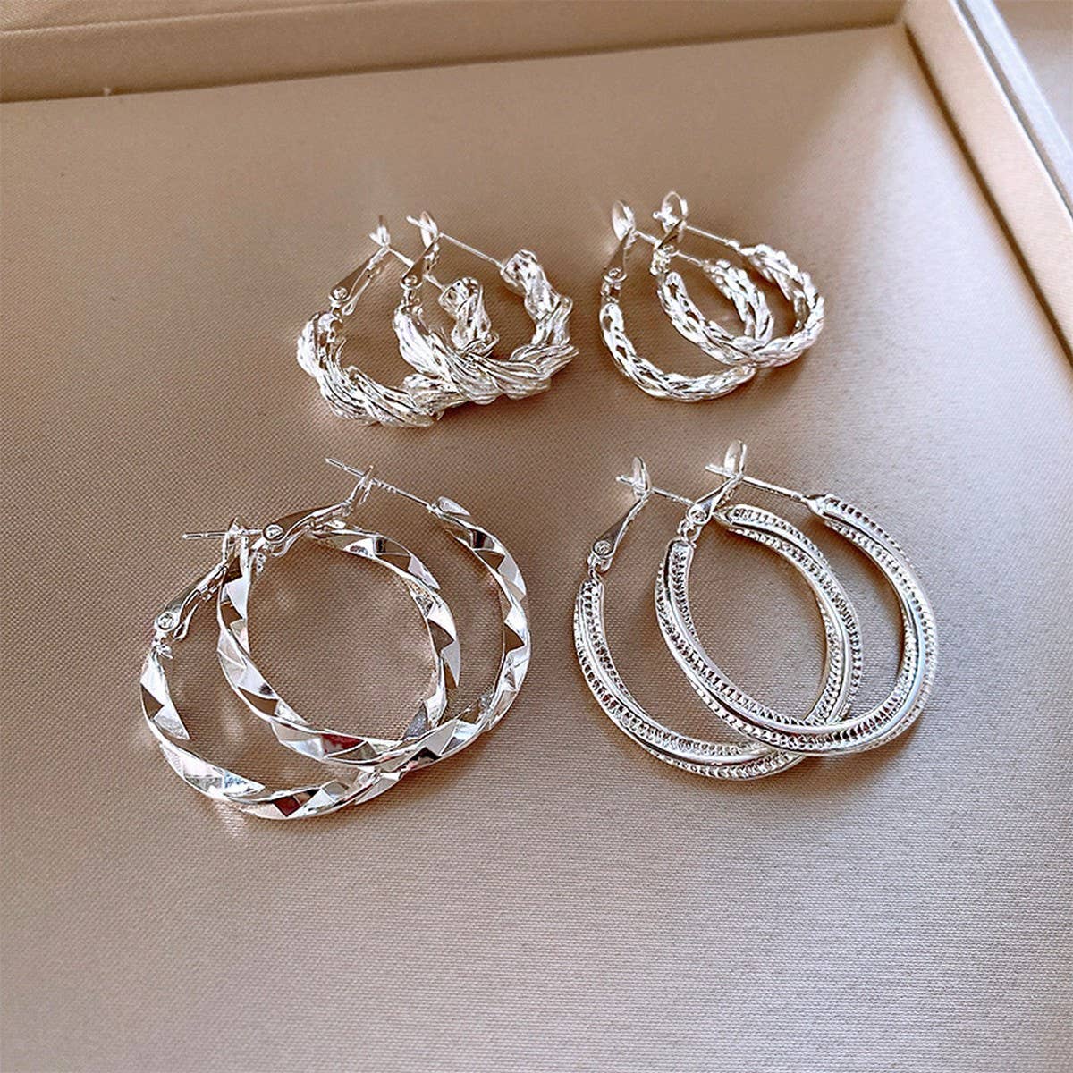 EXAGGERATED ROUND TWISTED TEMPERAMENT EARRINGS_CWAJE2470