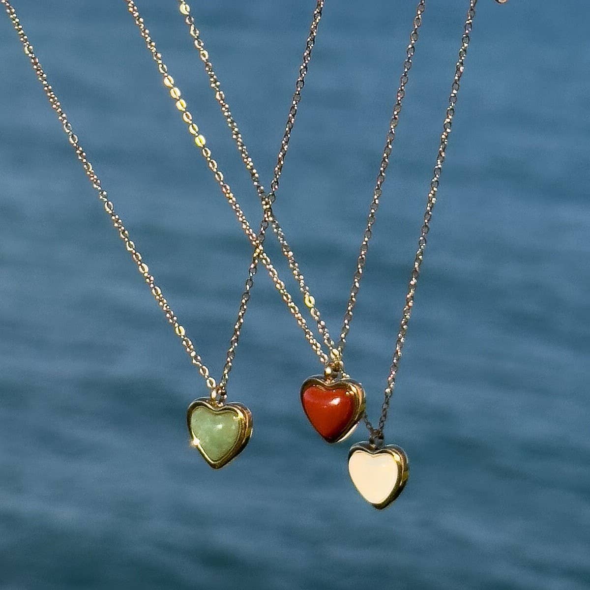 NATURAL STONE RED HEART-SHAPED PENDANT NECKLACE