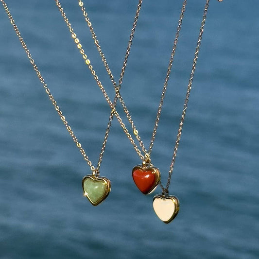 NATURAL STONE RED HEART-SHAPED PENDANT NECKLACE