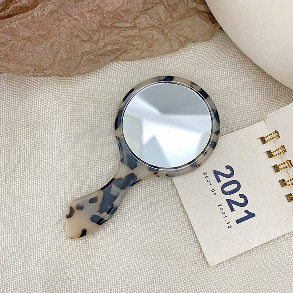 Retro Style Geometric Handheld Makeup Mirror_CWMM6397