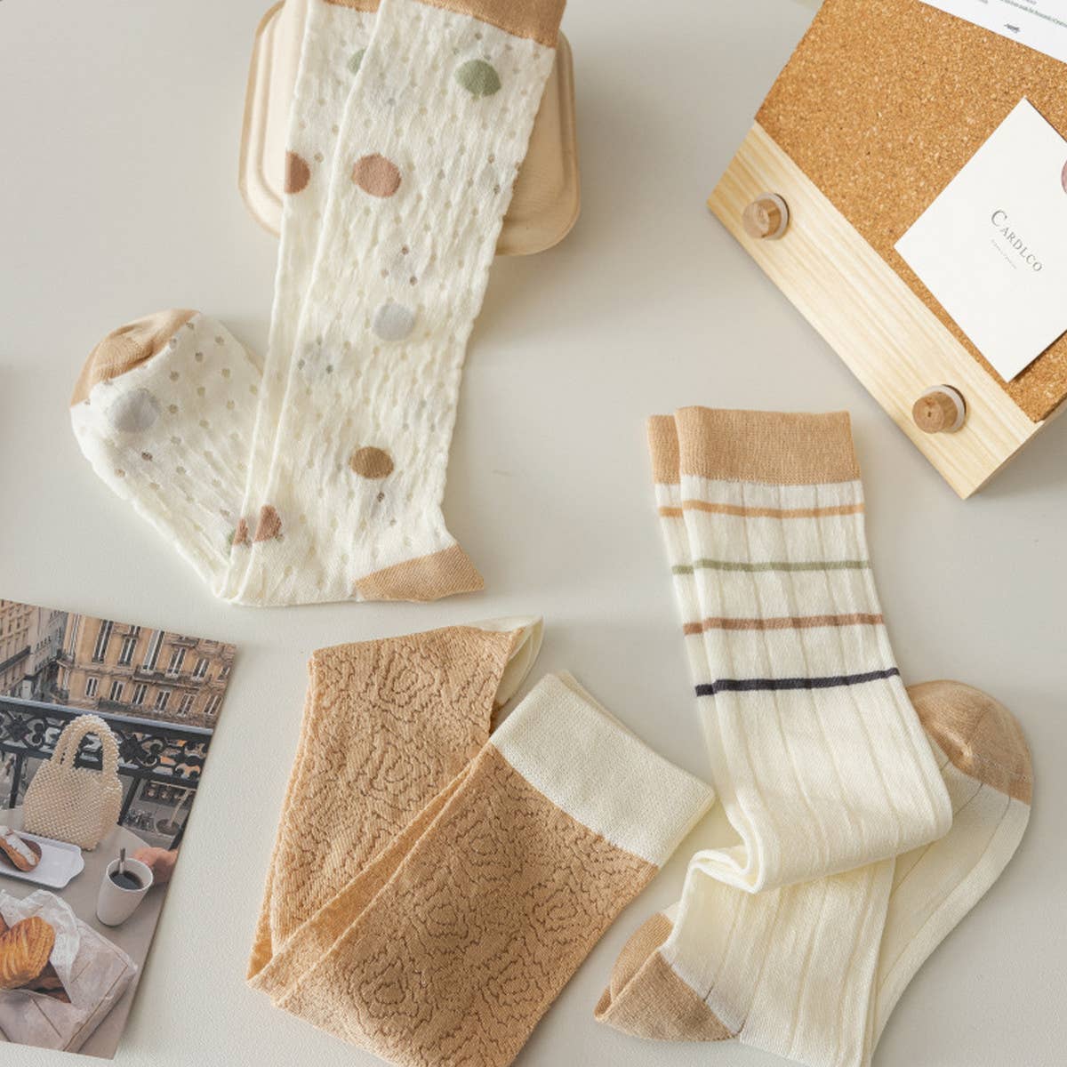 RETRO COLOR-BLOCKED BREATHABLE MID-CALF SOCKS_CWMS0648