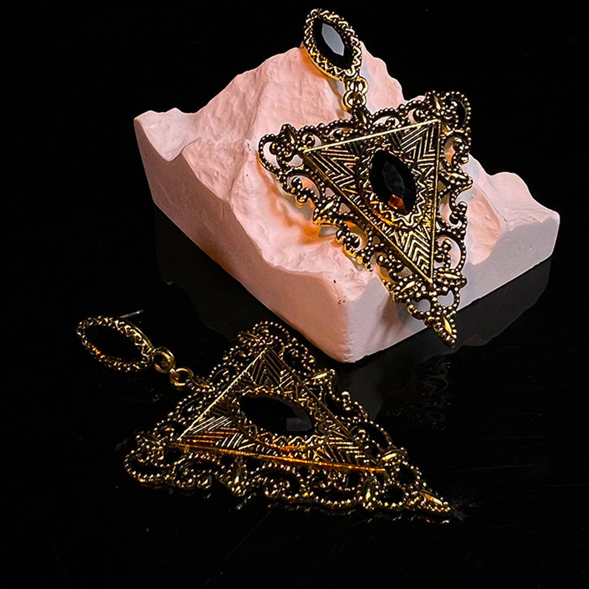 VINTAGE GEOMETRIC OBSIDIAN EARRINGS