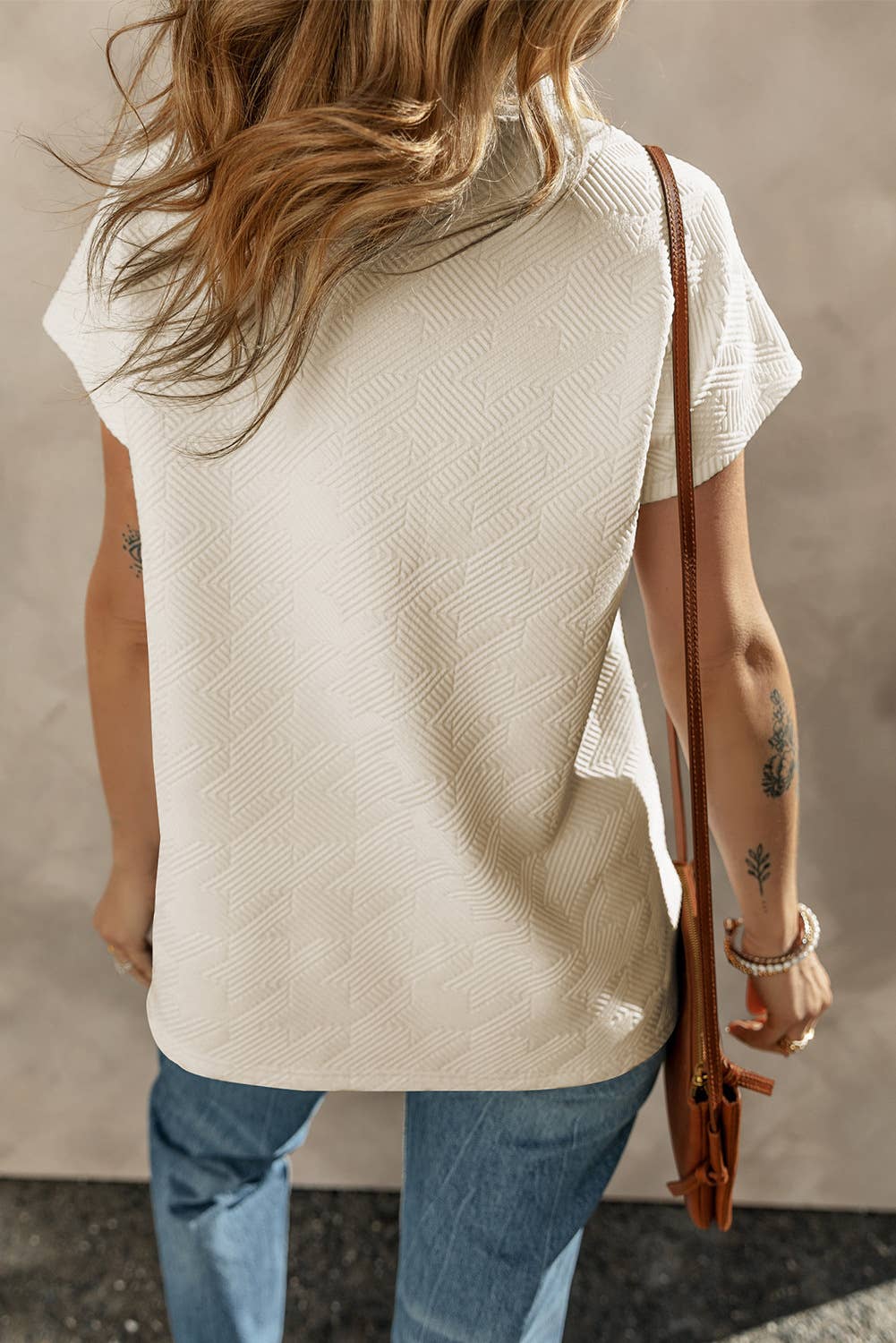 Solid-color V-neck slit short-sleeved T-shirt