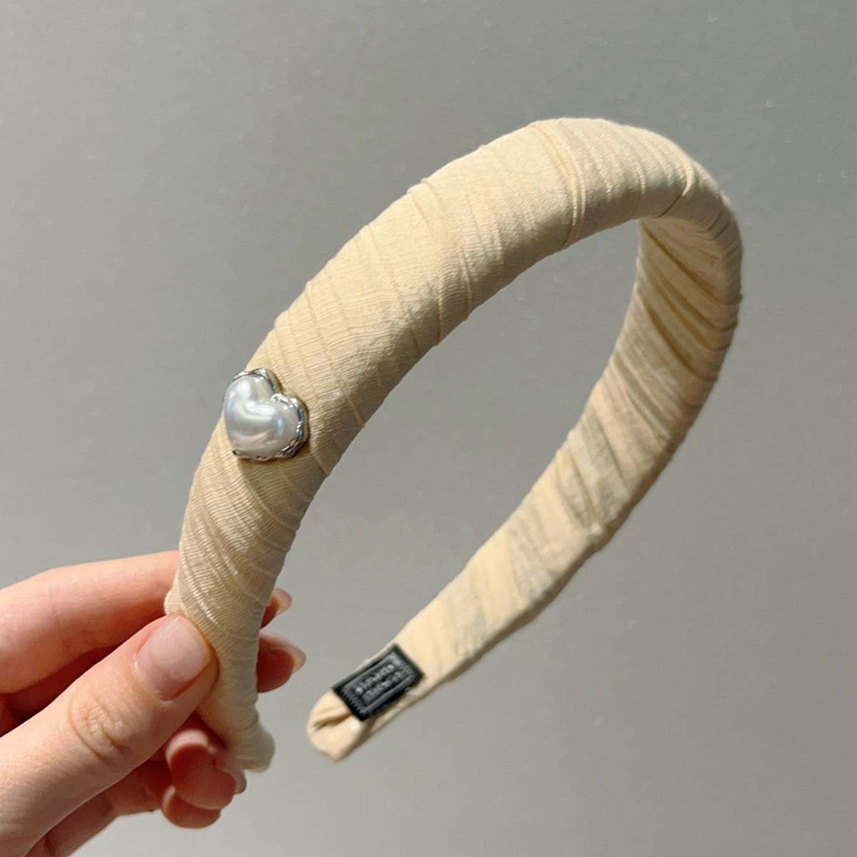 TEMPERAMENT LOVE HEART PLEATED HEADBAND