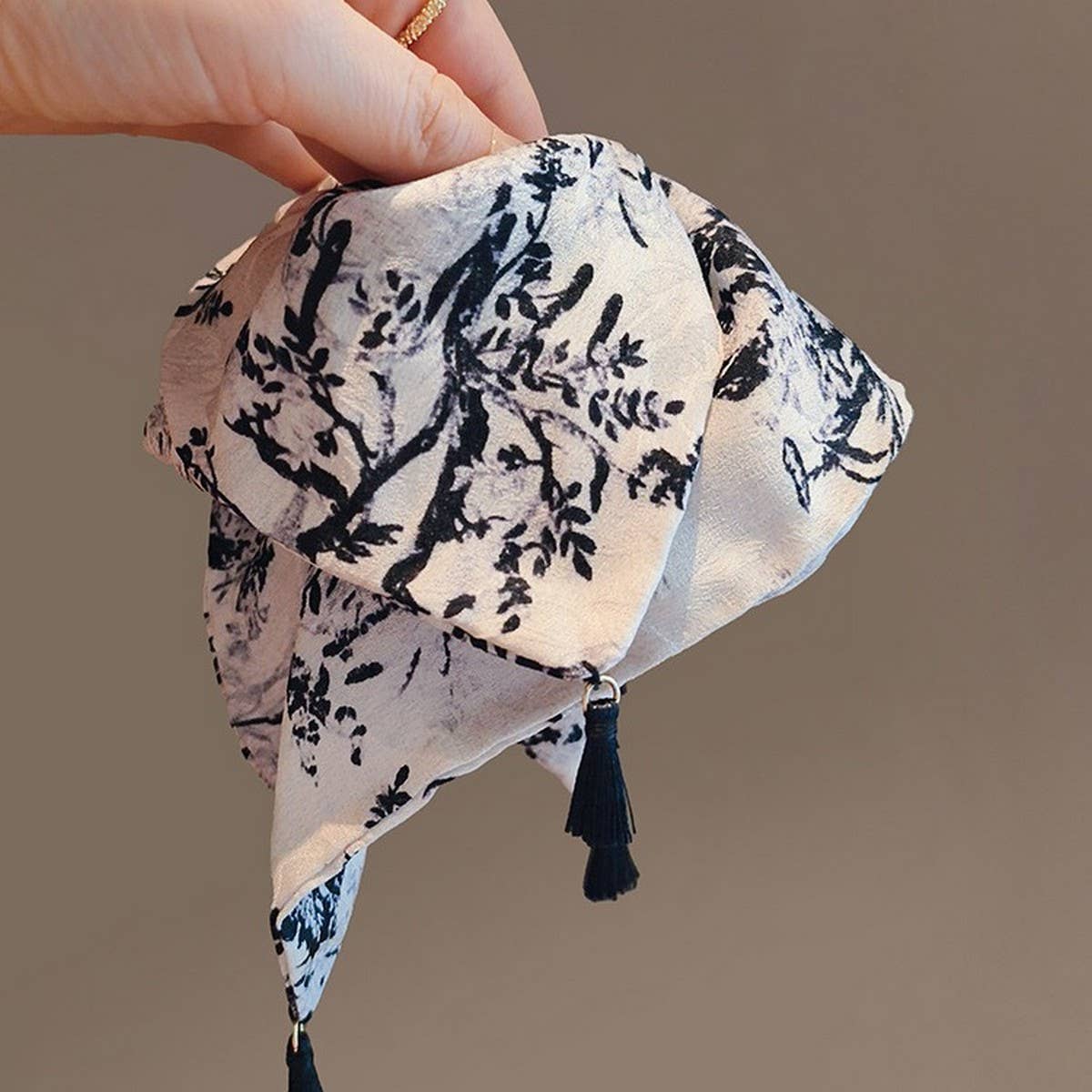 EXQUISITE GREY INK PAINTING PRINT TASSEL HEADBAND_CWAHA3711