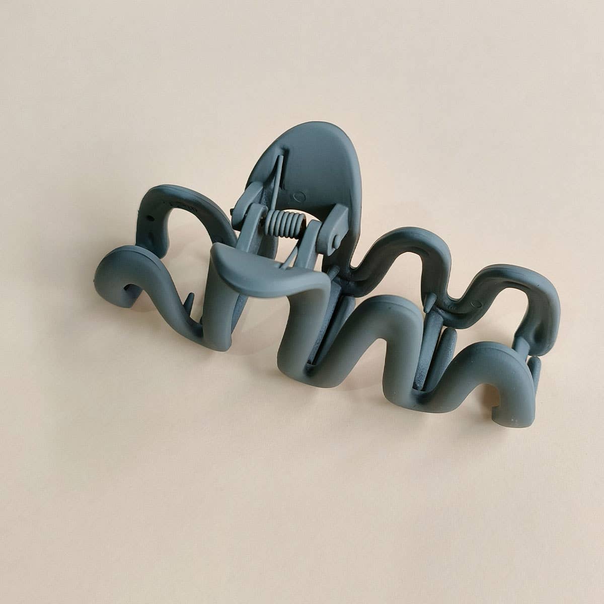 Big wavy hair clips, perfect for winter and fall_CWAHA0397