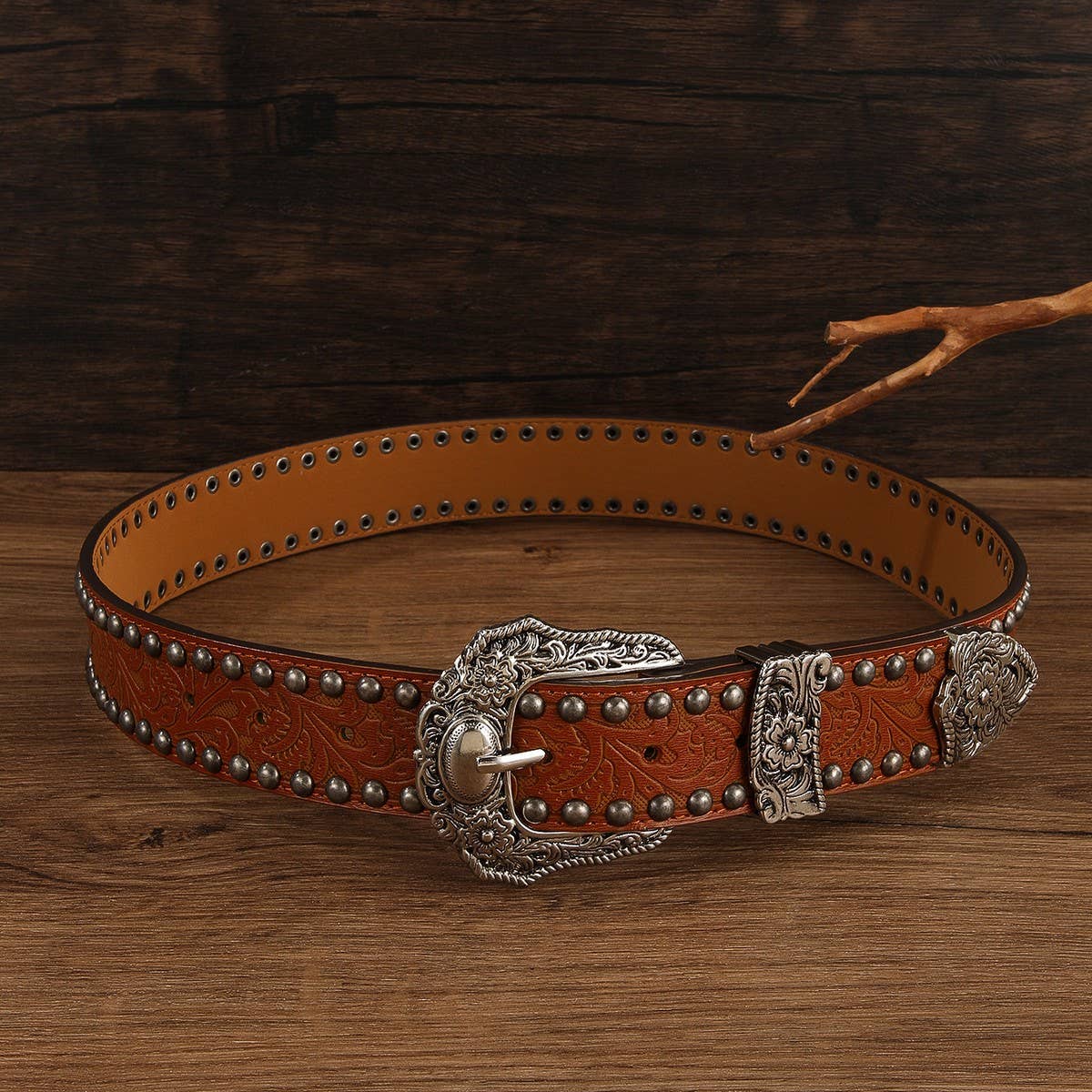 VINTAGE DISTRESSED RIVET EMBOSSED BELT