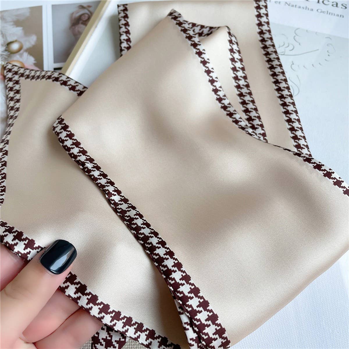 THIN SIMPLE GEOMETRIC LONG SILK HEAD SCARF