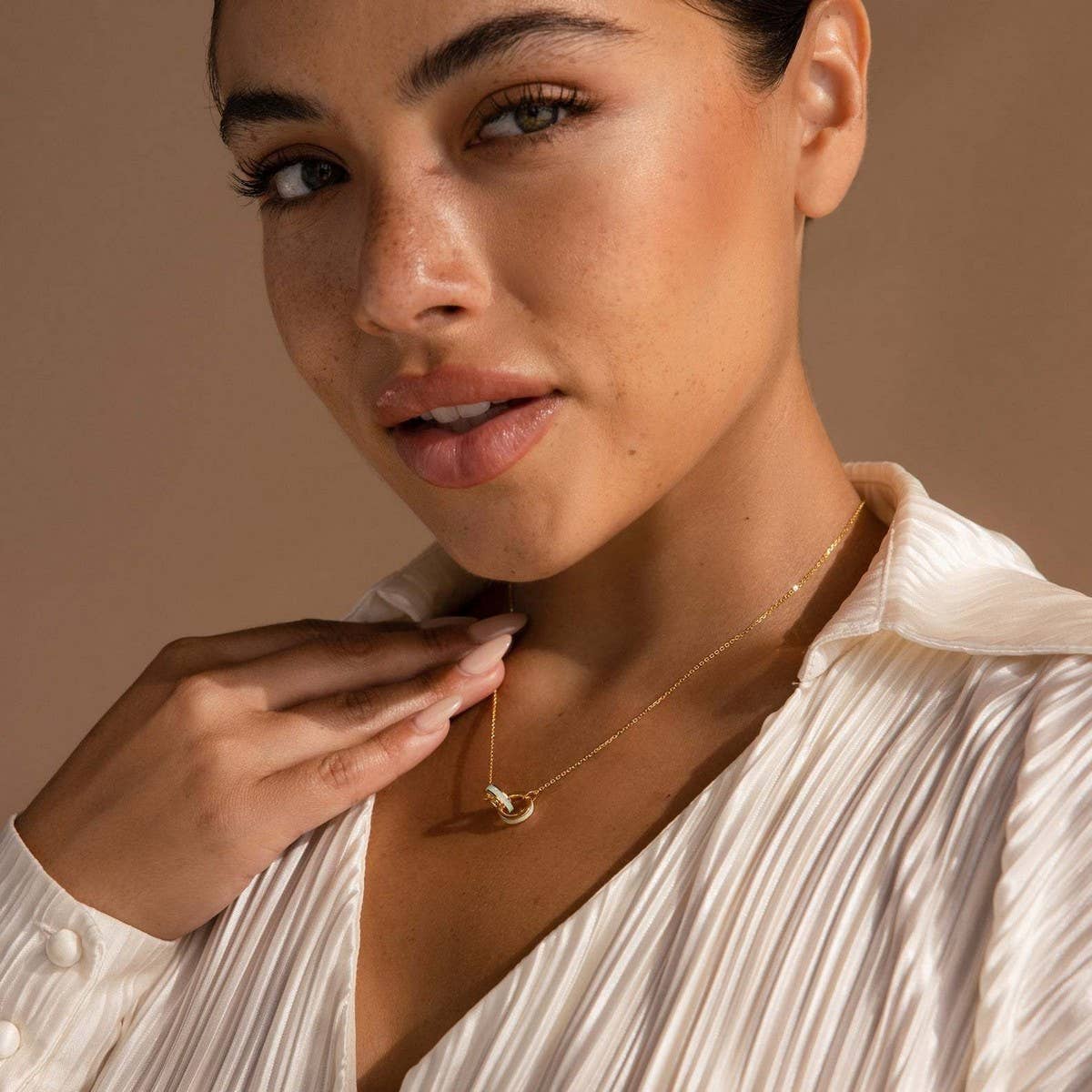 Simple Eternity Circle Asymmetric Necklace_CWMM5599